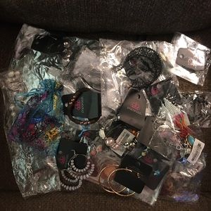 Mystery Lot of Paparazzi Jewelry - 21 Pieces (LOT #1)